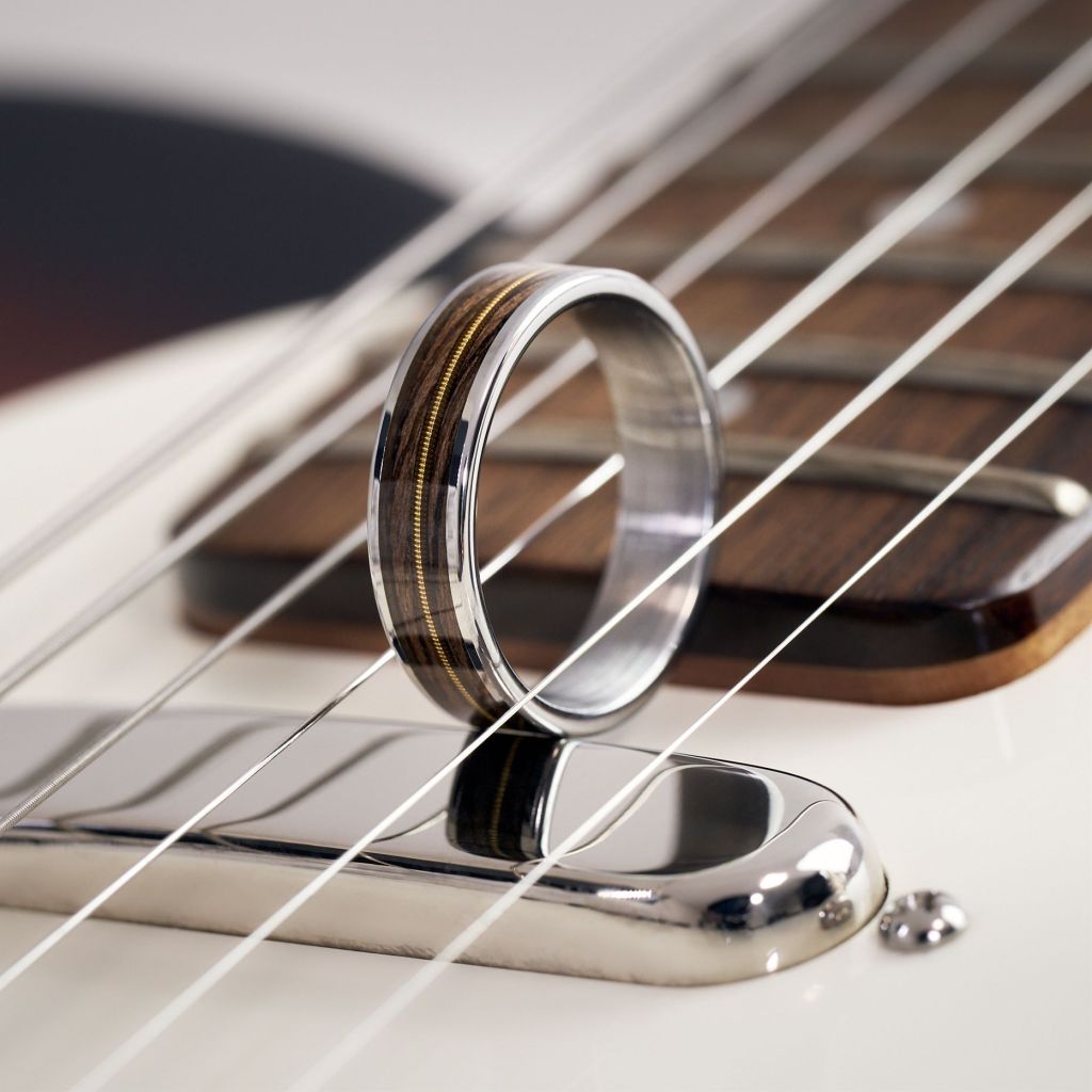 fablano_ring_guitara-schwarz_022_by_Jakob Guenther