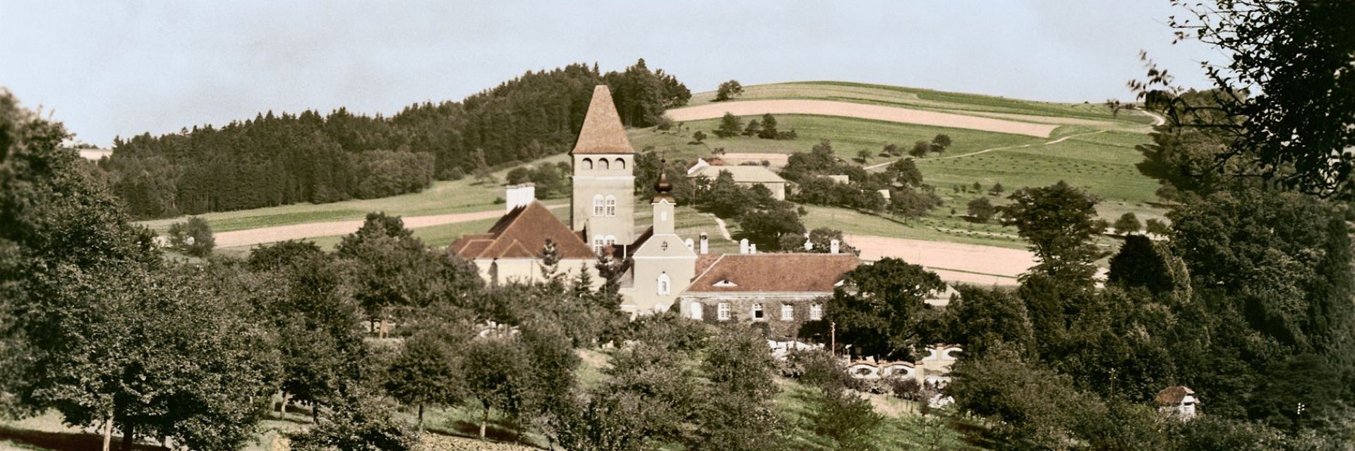 Historische, colorierte Ansichtskarte mit Blick auf das Schloß Hainstetten